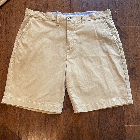 2 EUC Tommy Hilfiger flat front khaki shorts 36 - Picture 2 of 13